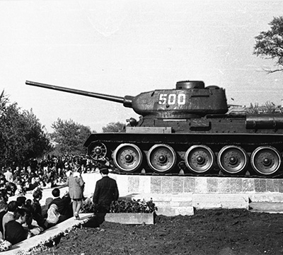 Сормовские танки, ставшие памятниками